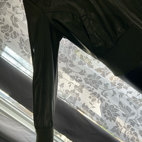 Men's Green Leather Jacket - Picture 6 of 7